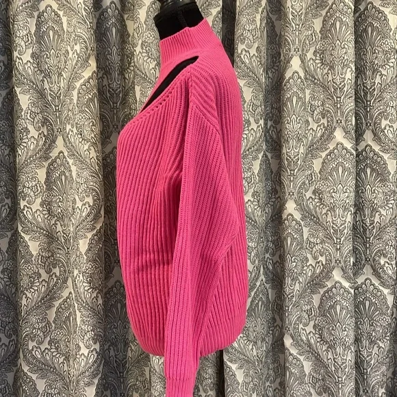 CUT OUT PINK SWEATER - Picture 4 of 9